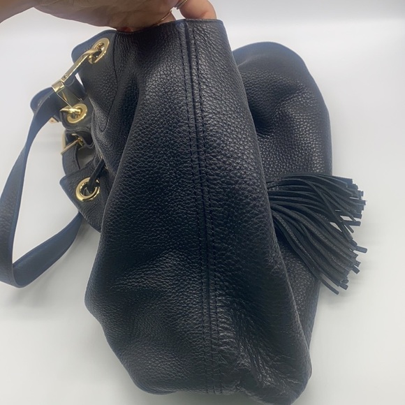 Michael Kors - Camden Black Pebbled Leather Shoulder Handbag With Snap Closure - Picture 5 of 16